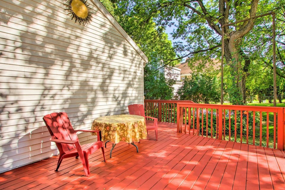 Elegant Home w/ Deck, 5 Blocks to Mayo Clinic House in Rochester