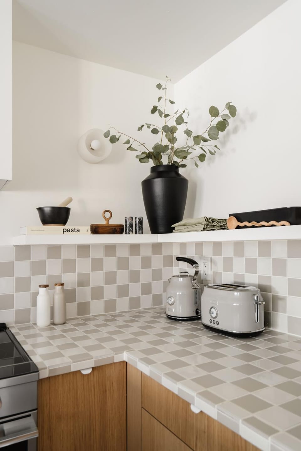 Coffee/tea facilities, Kitchen or kitchenette, stove, toaster