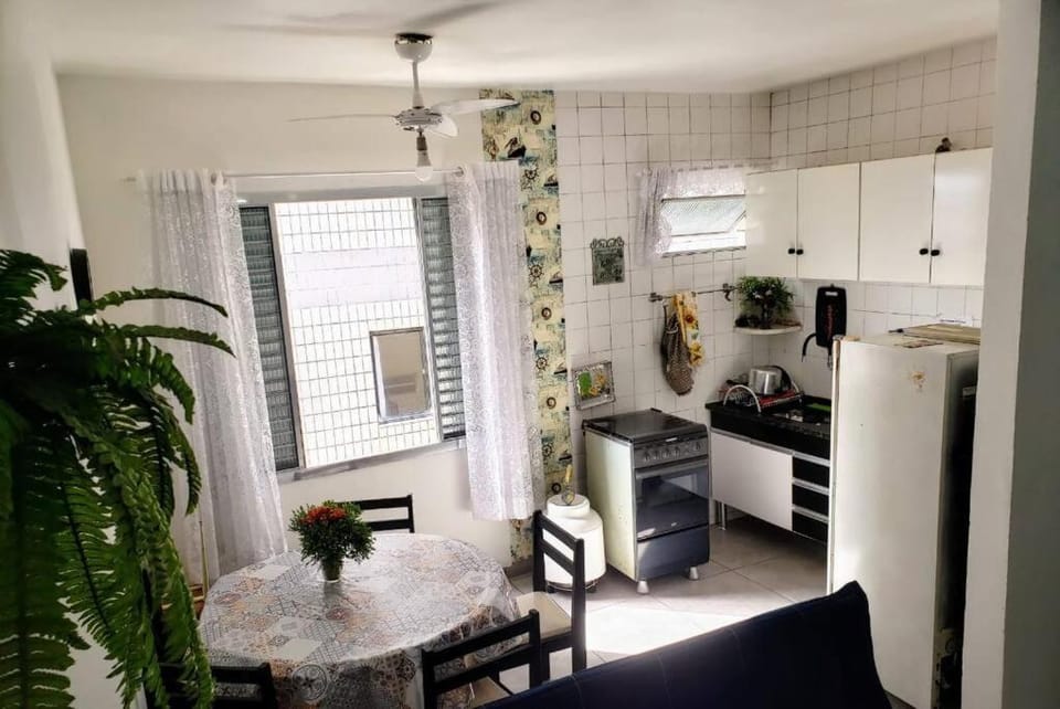 Kitchen or kitchenette, Seating area, Dining area, minibar, oven, pet friendly, stove, toaster
