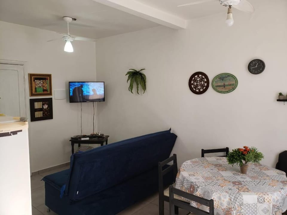 TV and multimedia, Kitchen or kitchenette, Living room, Seating area, Dining area