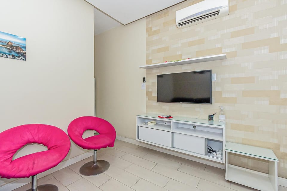 Communal lounge/ TV room, TV and multimedia, Living room, Seating area, Evening entertainment, air conditioner