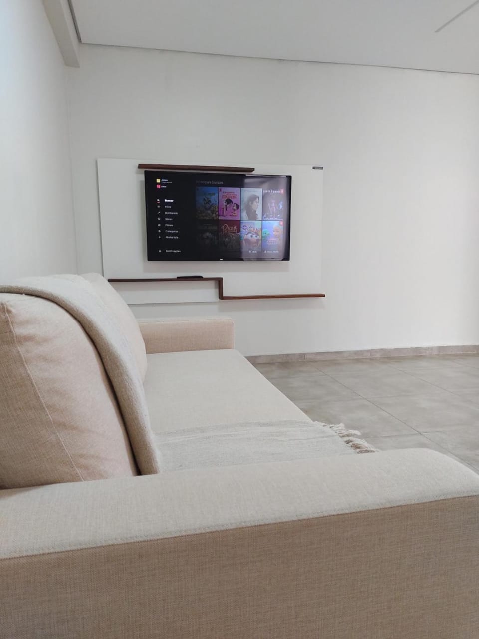 Communal lounge/ TV room, TV and multimedia, Living room, Seating area, Evening entertainment