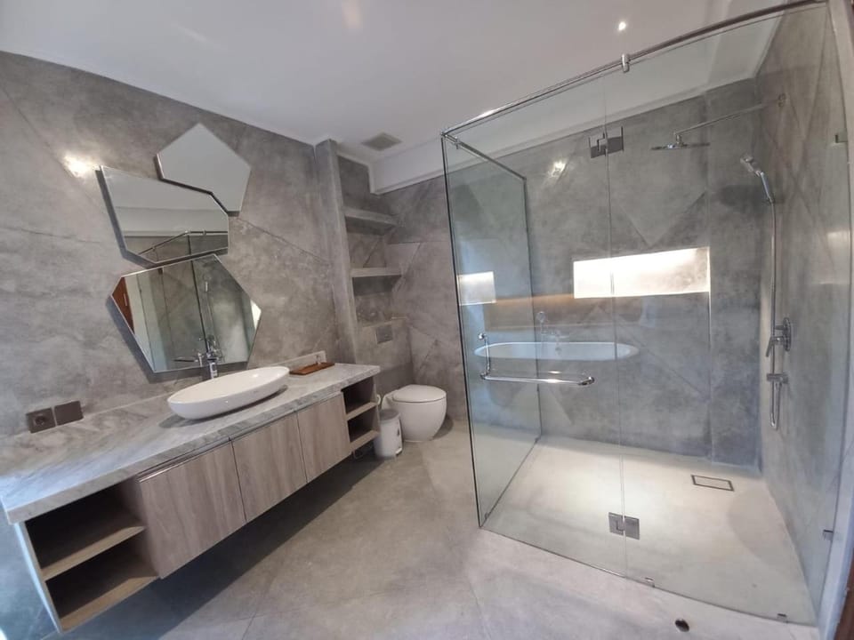 Shower, Toilet, Bathroom, Bath