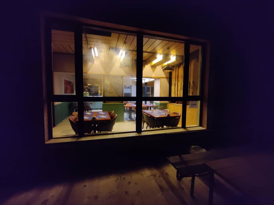 Restaurant/places to eat, Night, Balcony/Terrace, Dining area