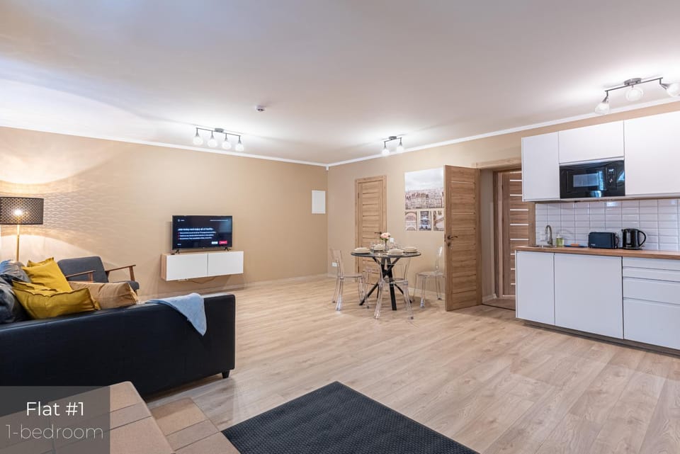 TV and multimedia, Kitchen or kitchenette, Living room, Seating area, Dining area, oven, pet friendly, stove