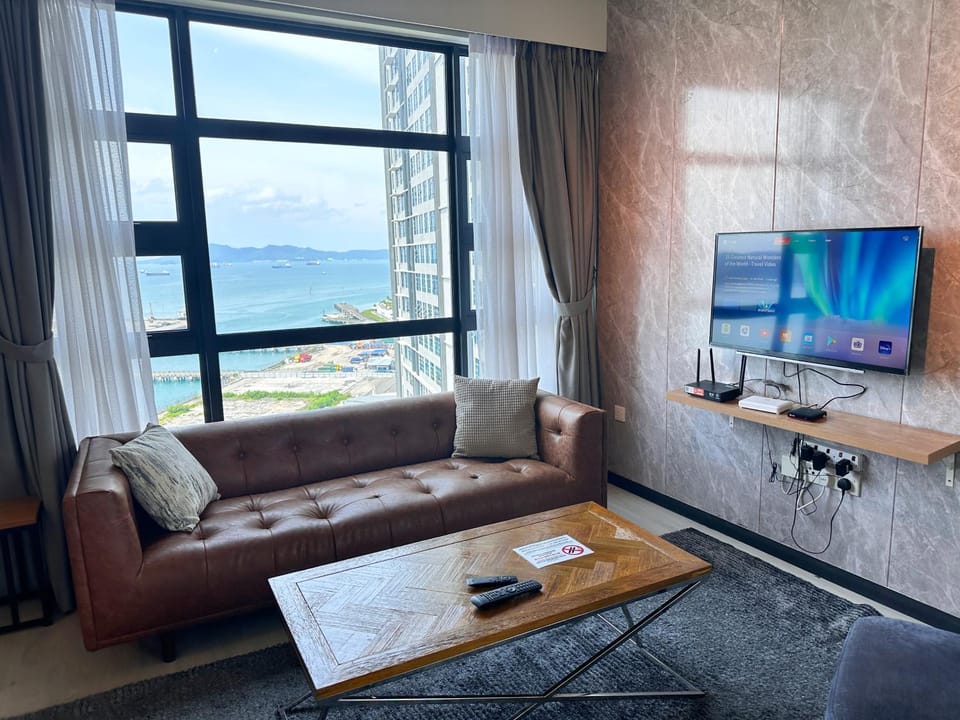 Natural landscape, TV and multimedia, Living room, Seating area, Sea view