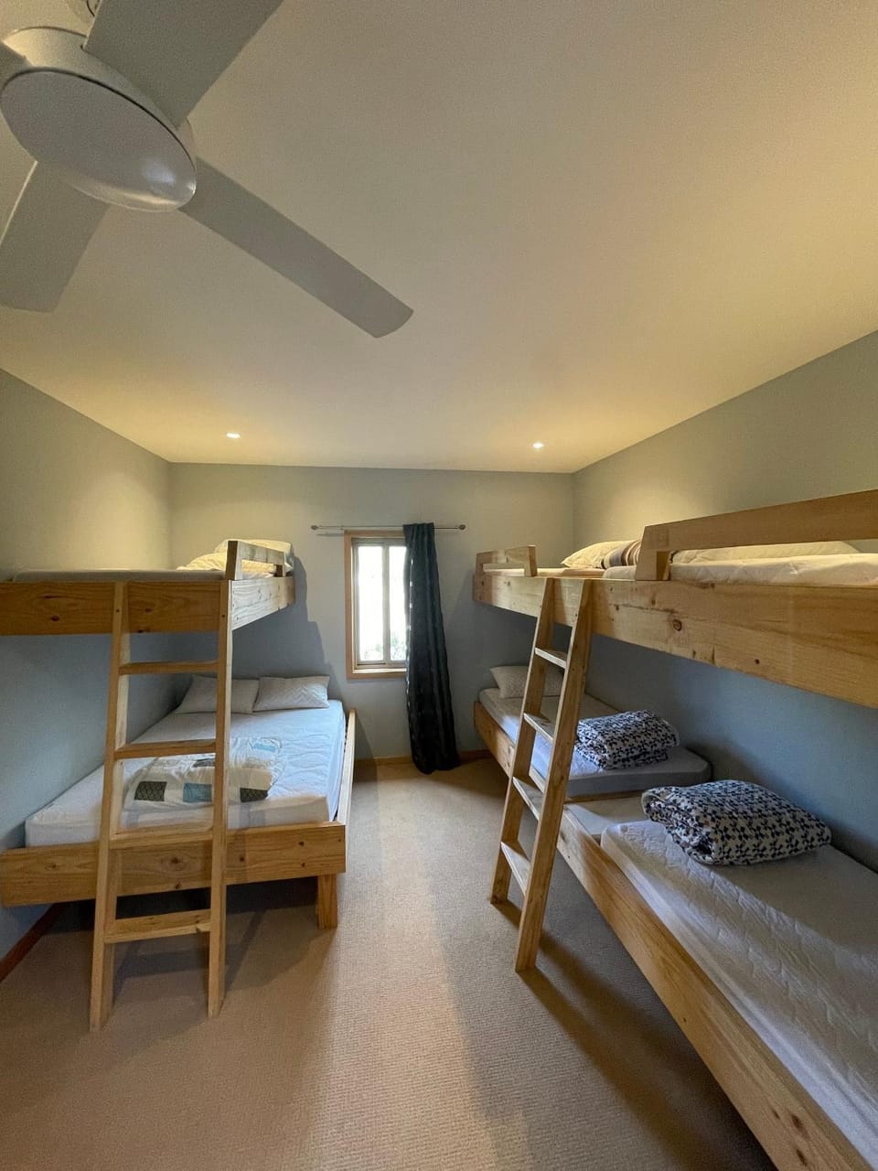 Bedroom, bunk bed