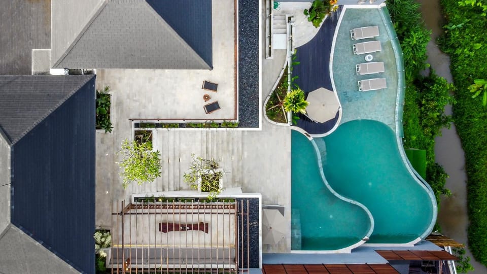 Property building, Patio, Bird's eye view, View (from property/room), Pool view, Swimming pool, Parking, internet, sunbed