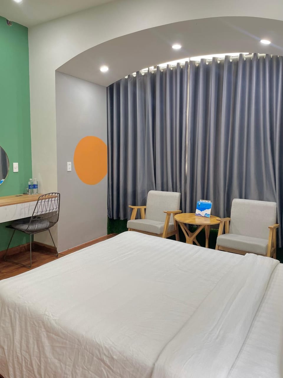 Bed, Living room, Photo of the whole room, Seating area, Bedroom