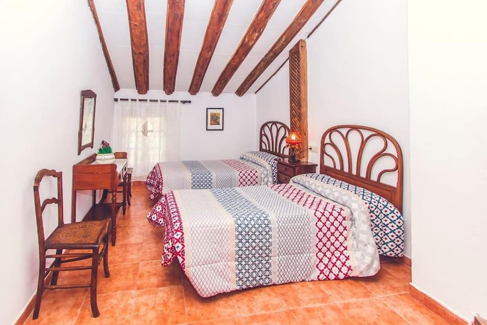 Photo of the whole room, Bedroom