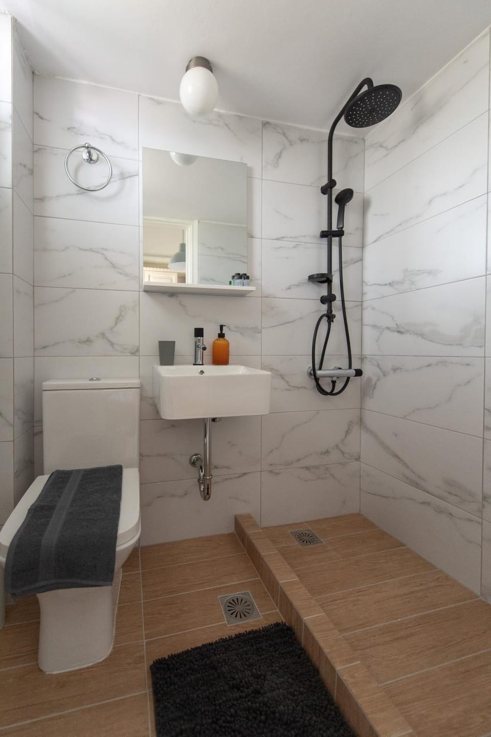 Shower, Bathroom, towels