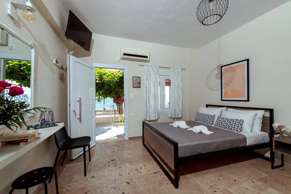 Bed, Balcony/Terrace, Photo of the whole room, Seating area, Bedroom