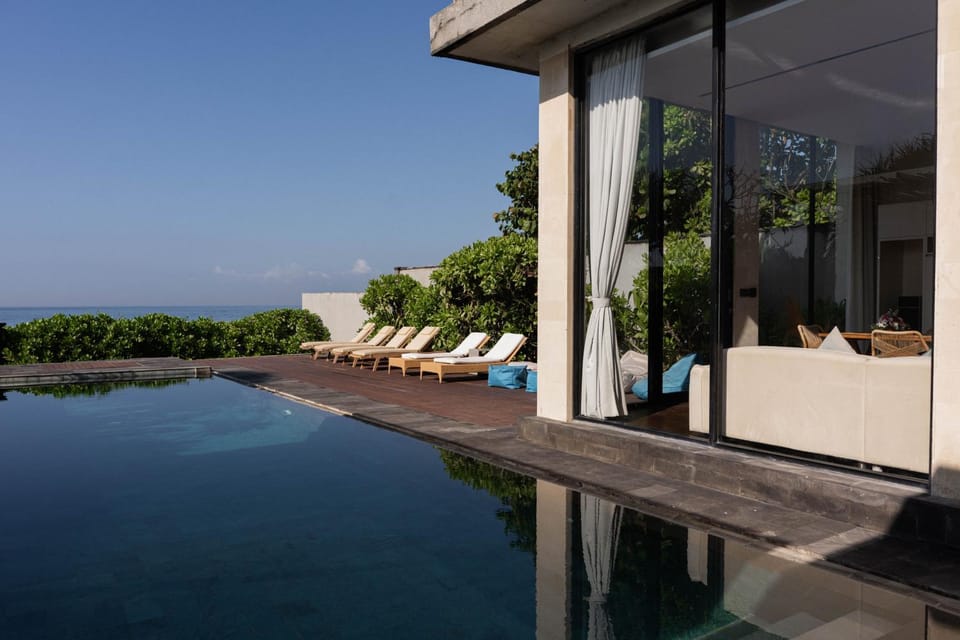 Day, Natural landscape, Garden, Swimming pool, sunbed
