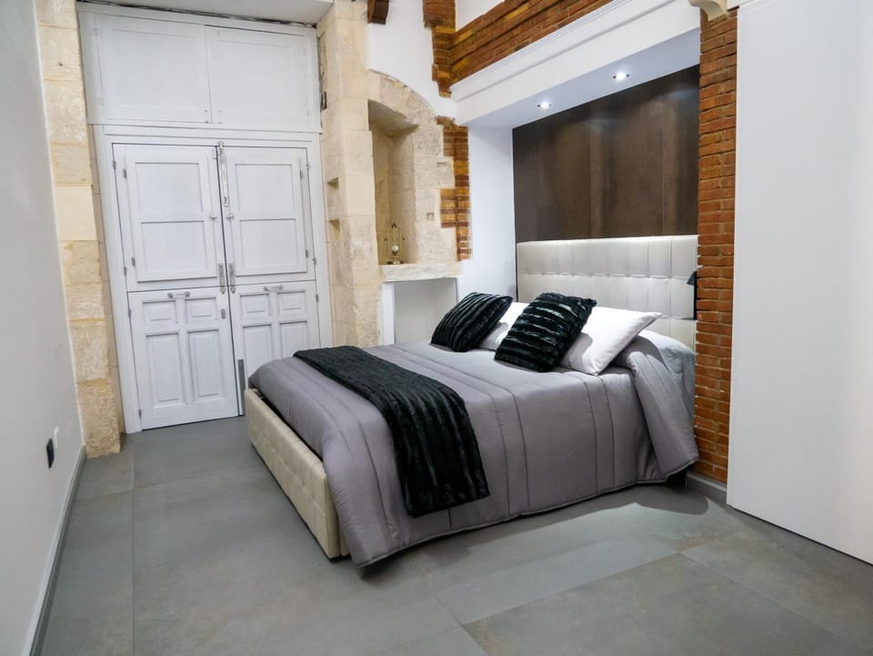 Bed, Photo of the whole room, Bedroom, wardrobe
