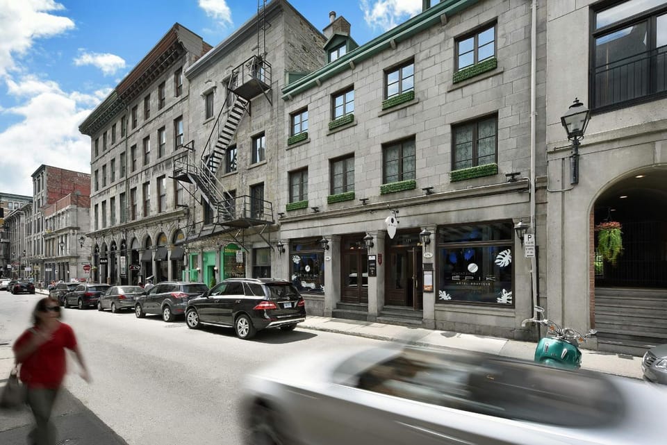 Facade/entrance