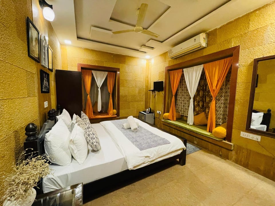 Bed, Photo of the whole room, Bedroom, air conditioner