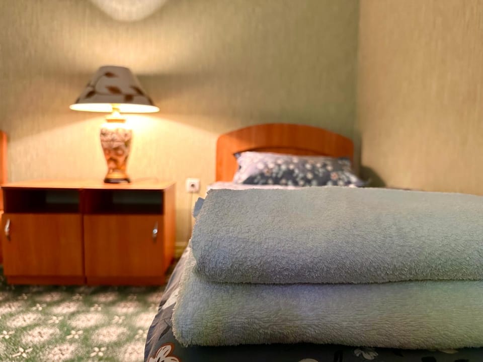 Bed, Photo of the whole room, Bedroom, towels