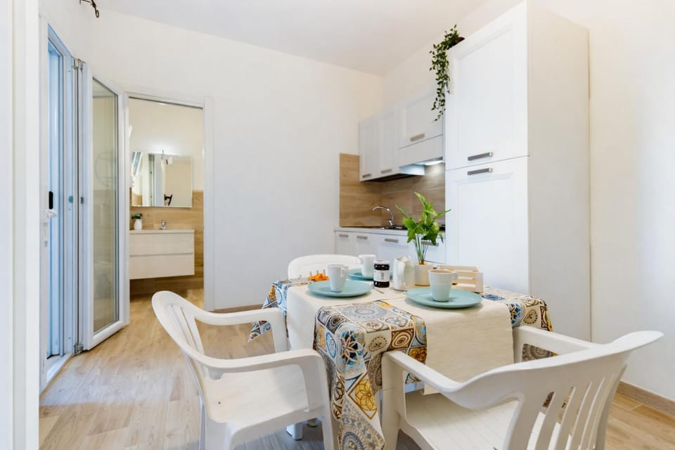 Living room, Seating area, Dining area, pet friendly, stove