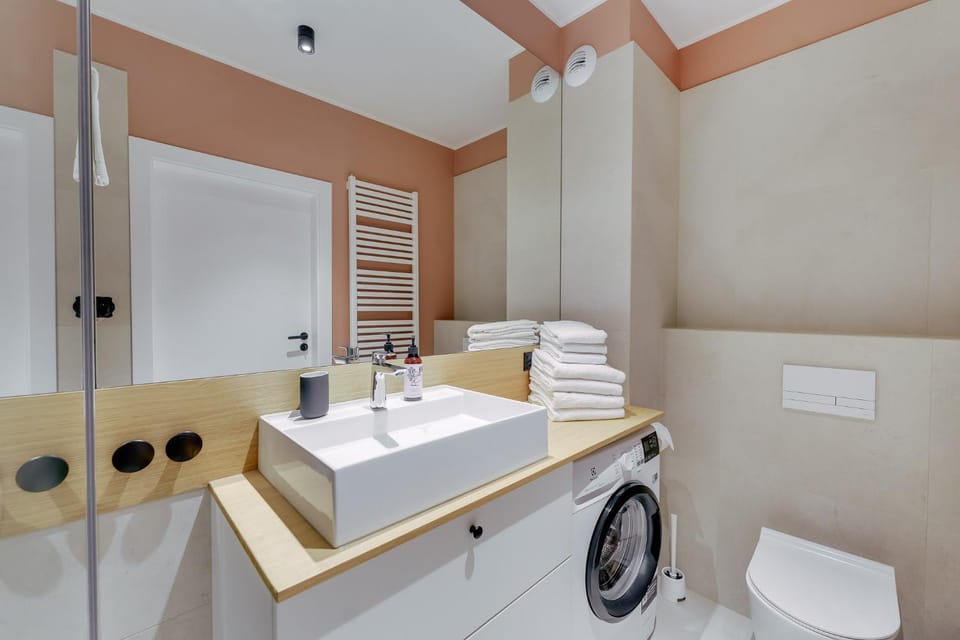 Toilet, Bathroom, towels