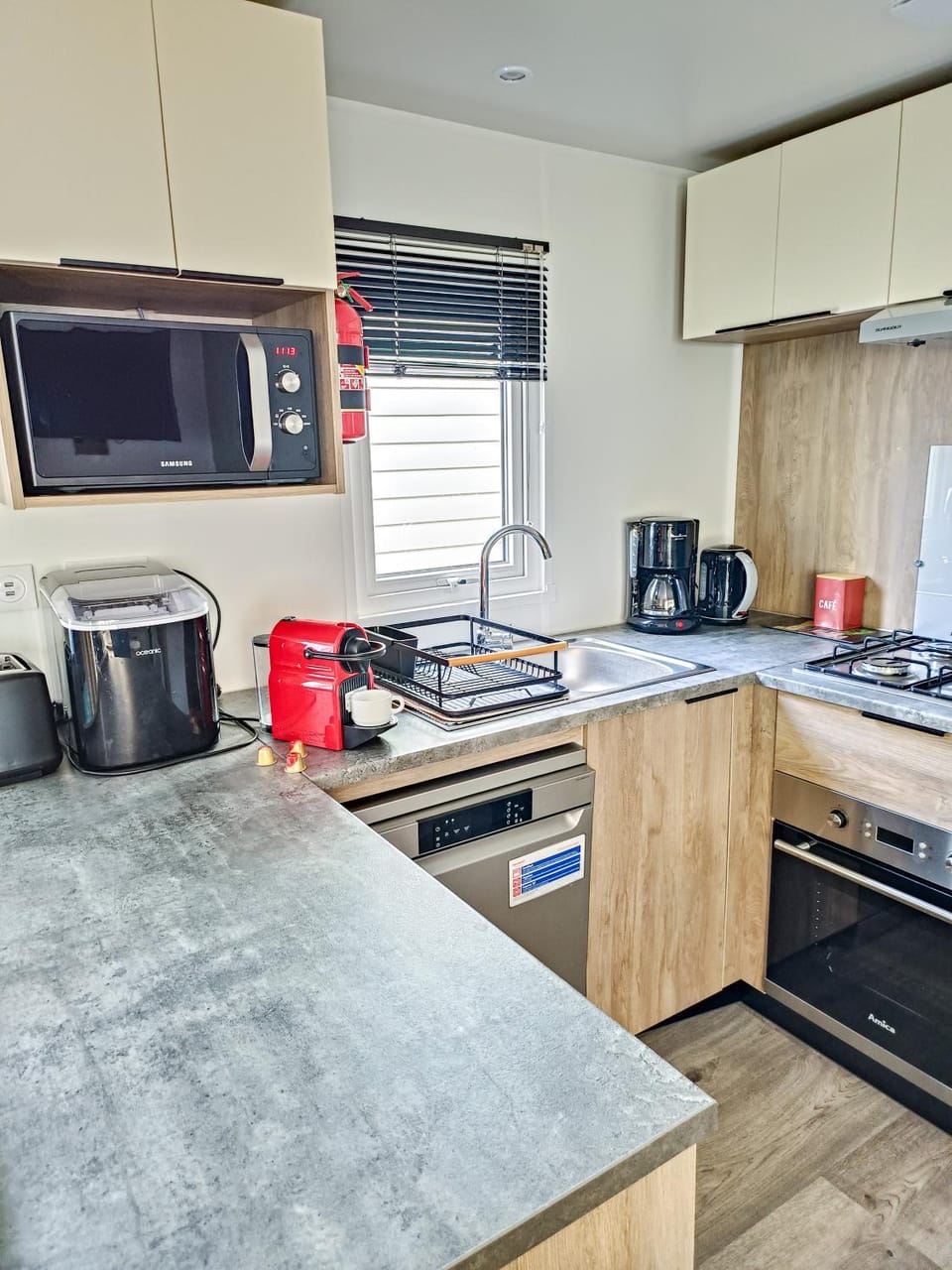 Kitchen or kitchenette, Dining area, dishwasher, oven, stove, toaster