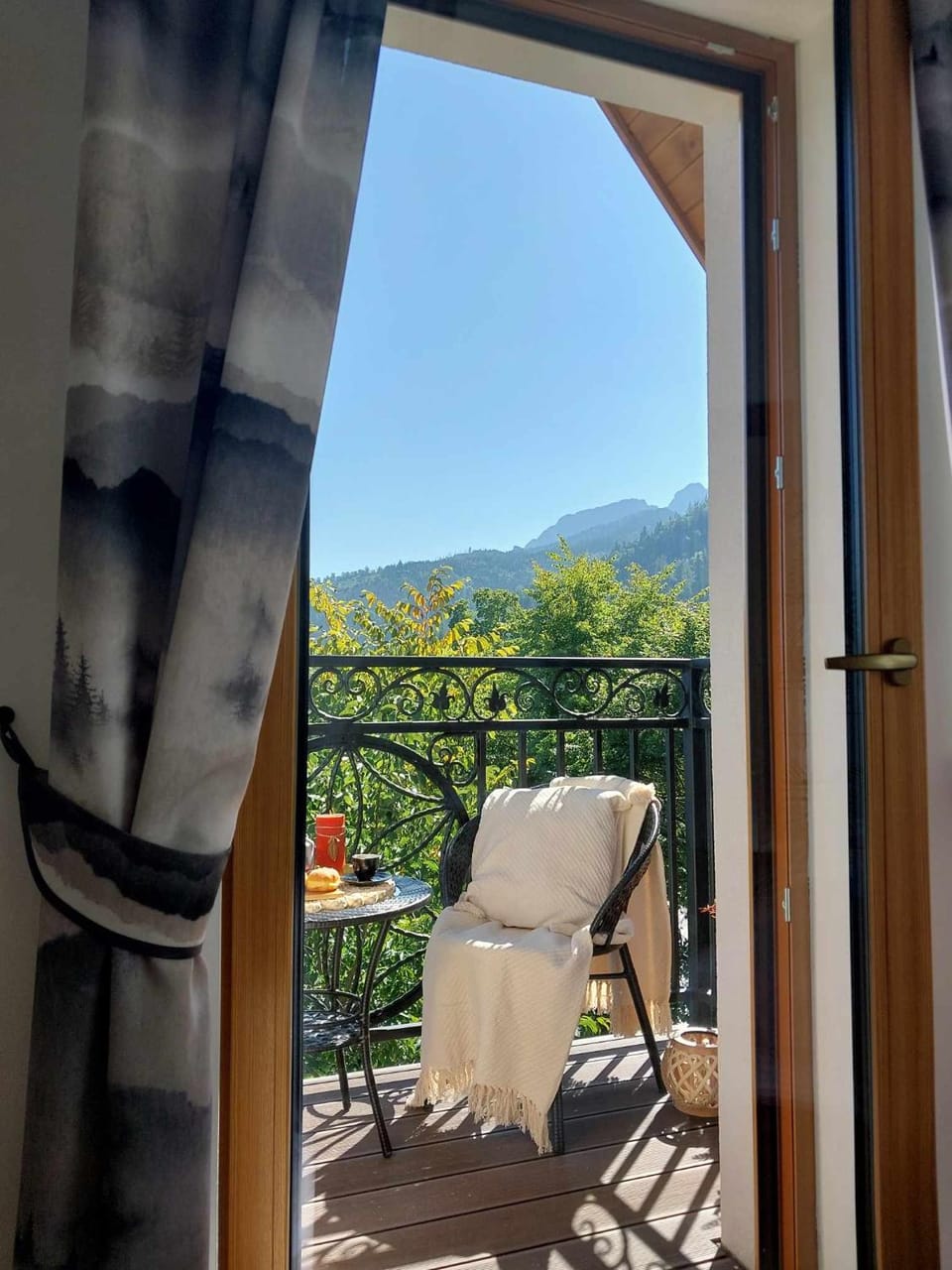 Balcony/Terrace, Mountain view