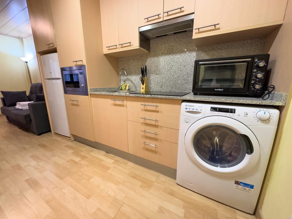 Kitchen or kitchenette