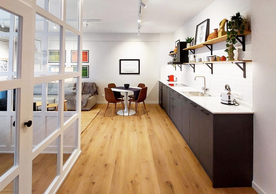 Kitchen or kitchenette, Living room, Seating area, Diving