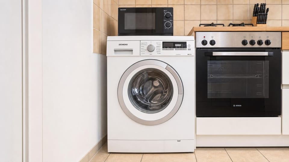 Kitchen or kitchenette, washing machine, dryer