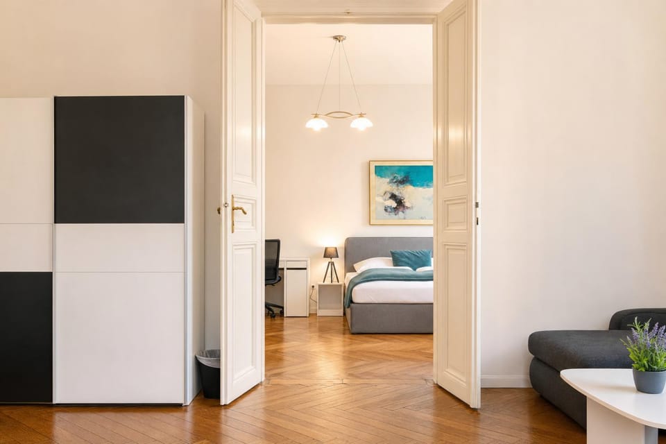 Bed, Seating area