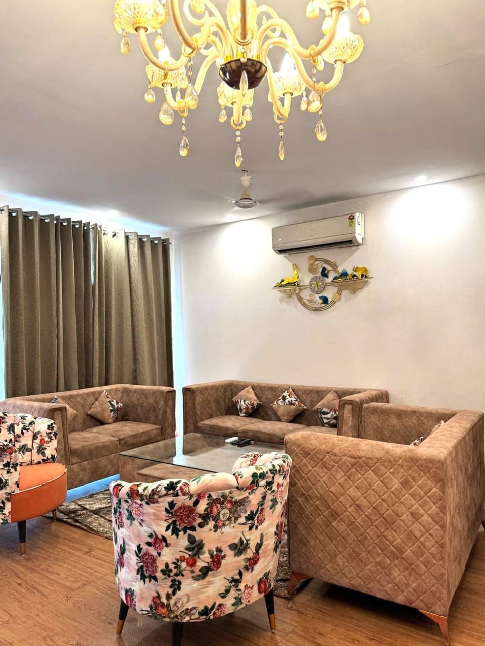 Living room, Seating area