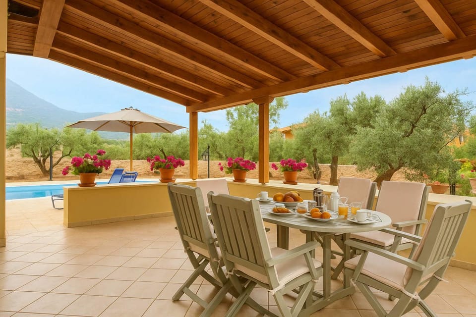Balcony/Terrace, Food and drinks, Mountain view, Swimming pool