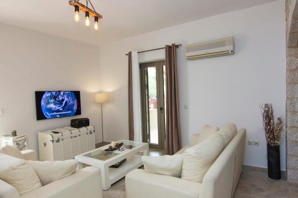 Living room, Seating area, air conditioner