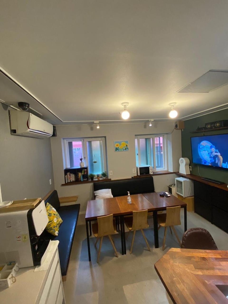 Communal lounge/ TV room