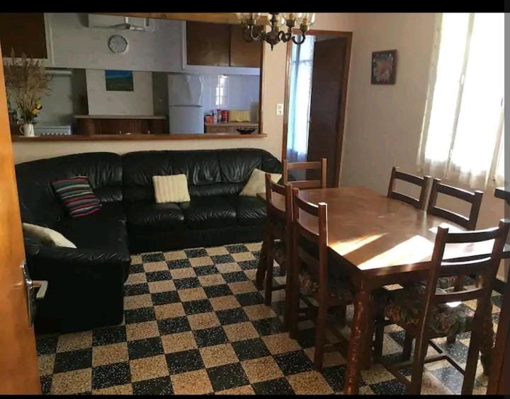 Grand Appartement 6 pers,lumineux,avec terrasse Sud de France Apartment in Occitanie