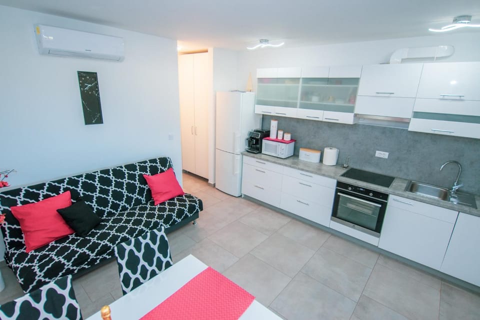 Coffee/tea facilities, Kitchen or kitchenette, Living room, oven, pet friendly, stove, toaster