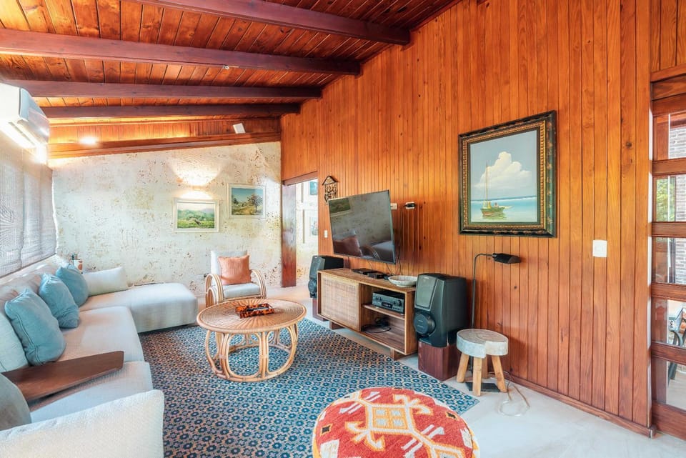 Communal lounge/ TV room, TV and multimedia, Living room, Seating area, Evening entertainment