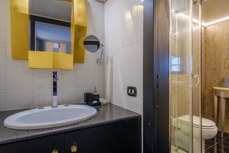 Bathroom, Living room