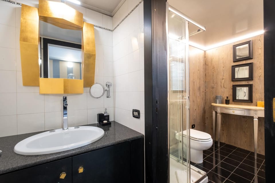 Bathroom, Living room