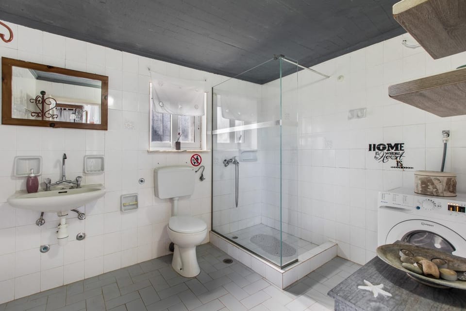 Bathroom, Living room