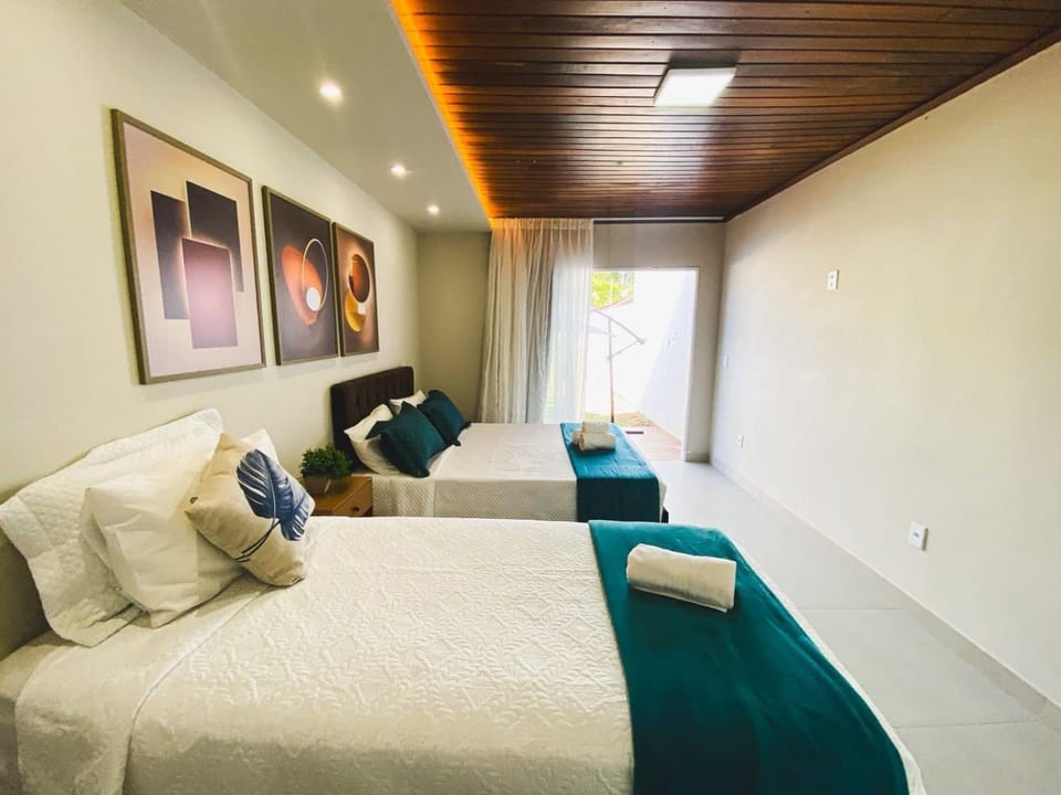 Bed, Bathroom