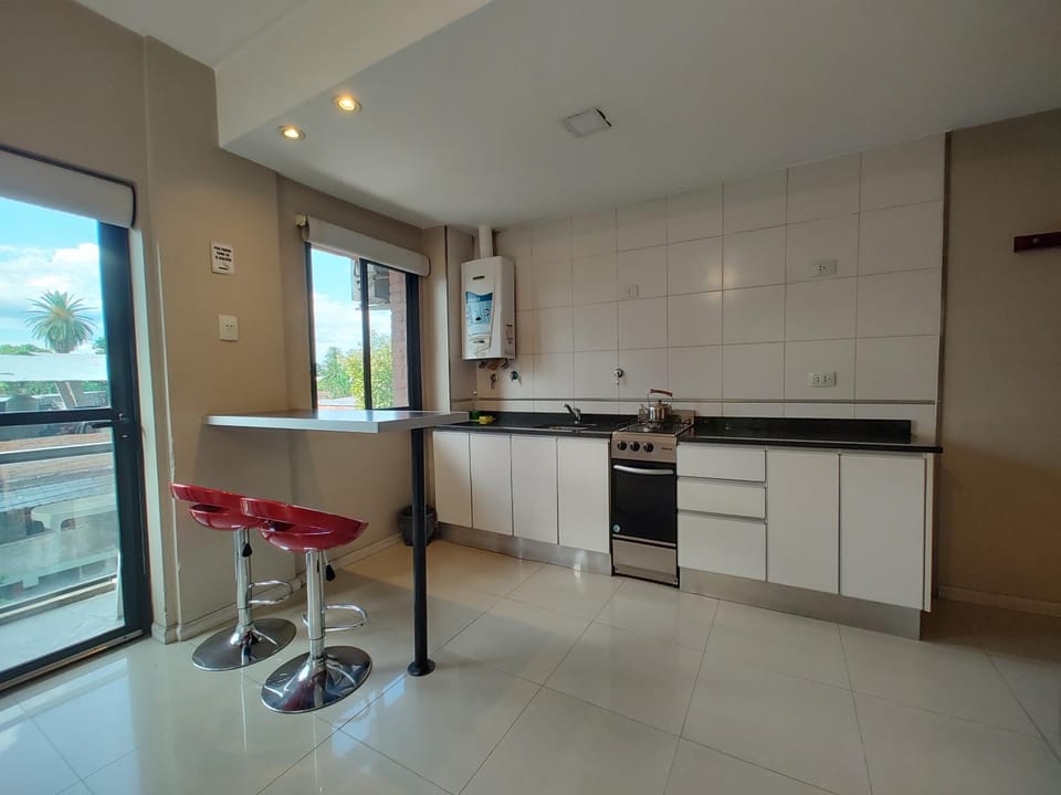 Kitchen or kitchenette, Dining area, dishwasher, minibar, pet friendly, stove