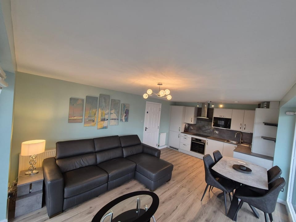 Fabulous 3 Bedroom Flat Apartment in Edinburgh