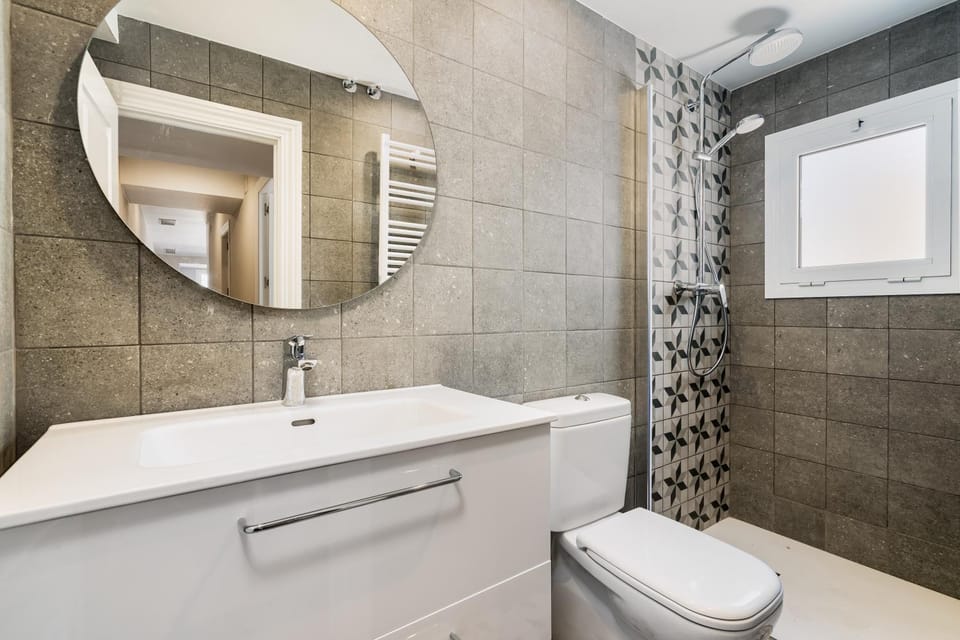 Shower, Toilet, Bathroom, towels