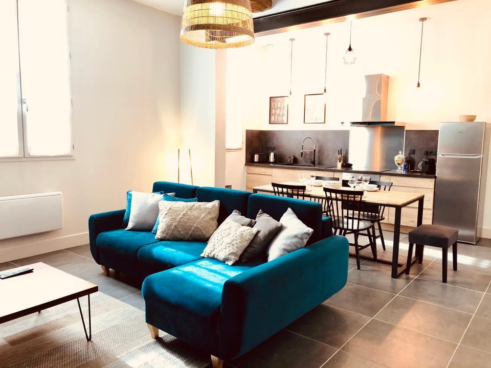 Kitchen or kitchenette, Living room, Dining area