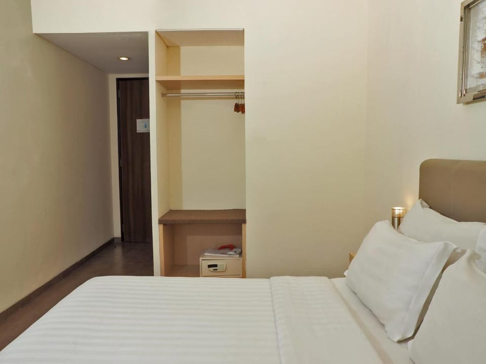 Bed, Bedroom, Area and facilities