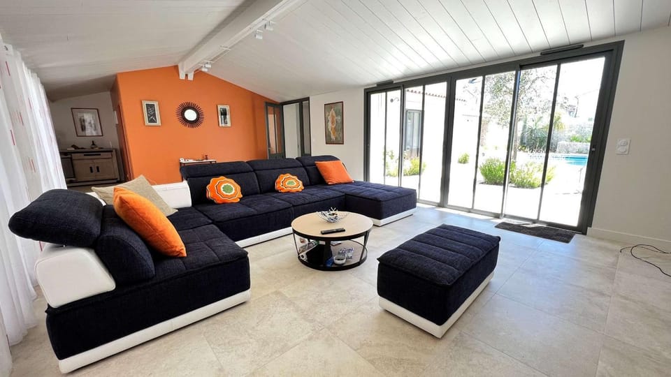 Living room, Seating area