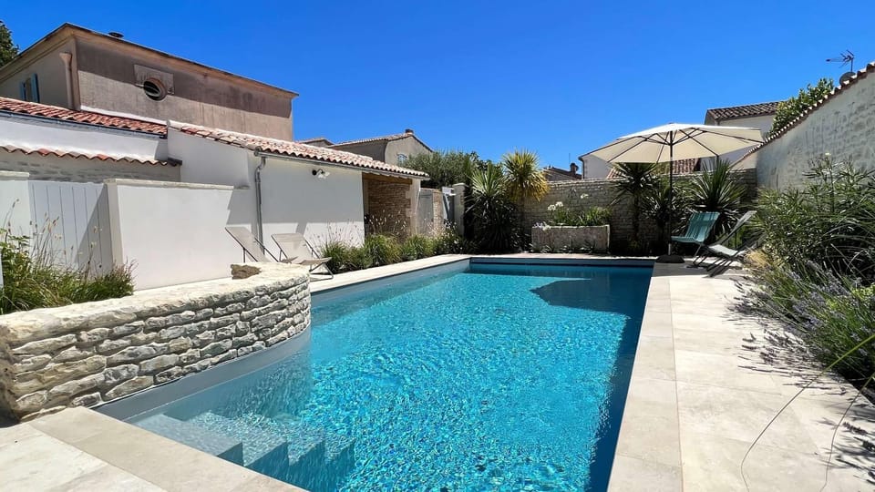 Pool view, Swimming pool, sunbed