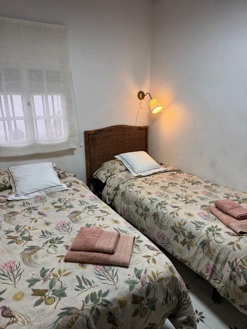 Bedroom, towels