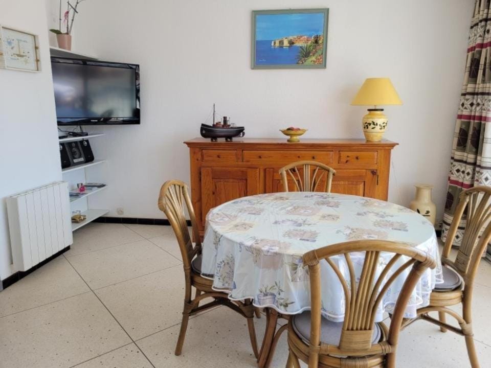 TV and multimedia, Living room, Dining area