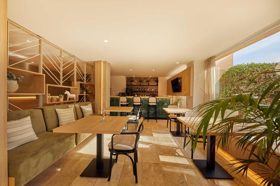 Lounge or bar